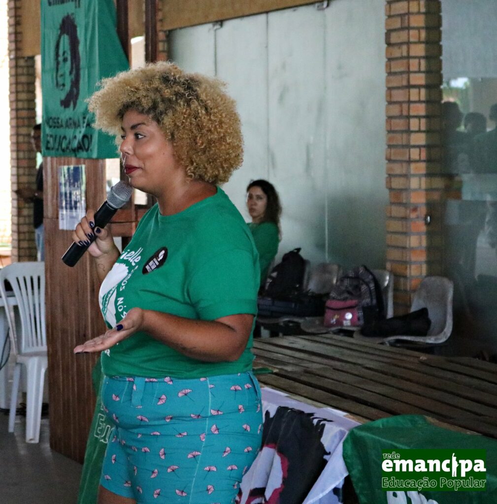 Coordenadora nacional da Rede Emancipa Tati Ribeiro 